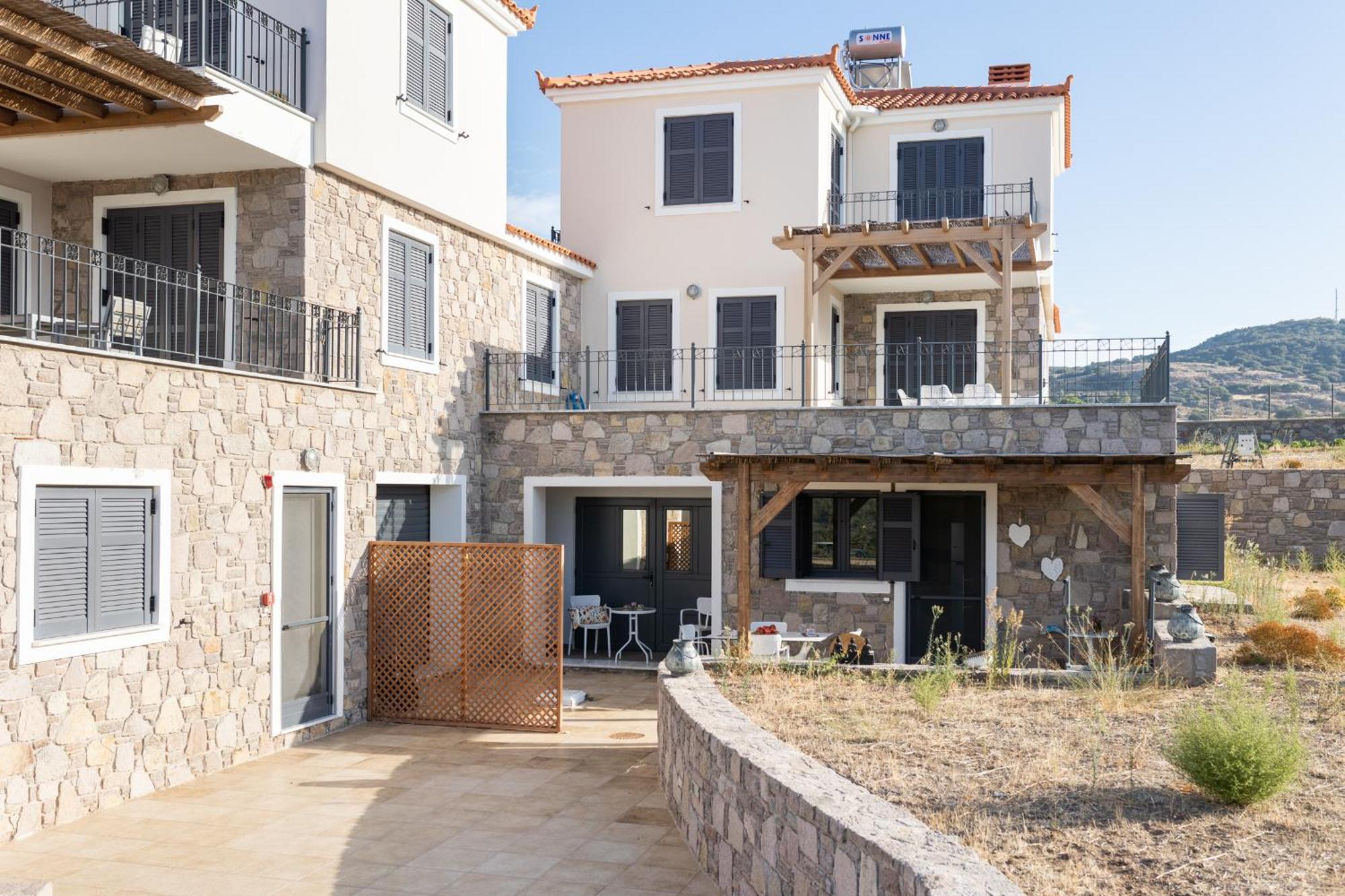 Lampetos Houses Molyvos Митимна Екстериор снимка